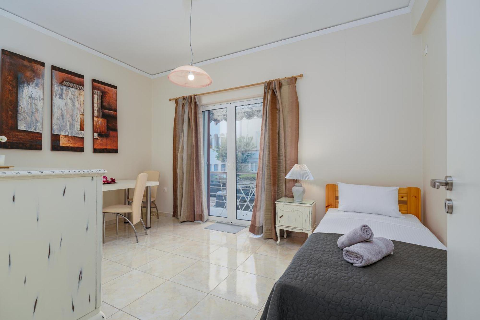 Nostos Apartment, With A Spacious Backyard Луца Экстерьер фото