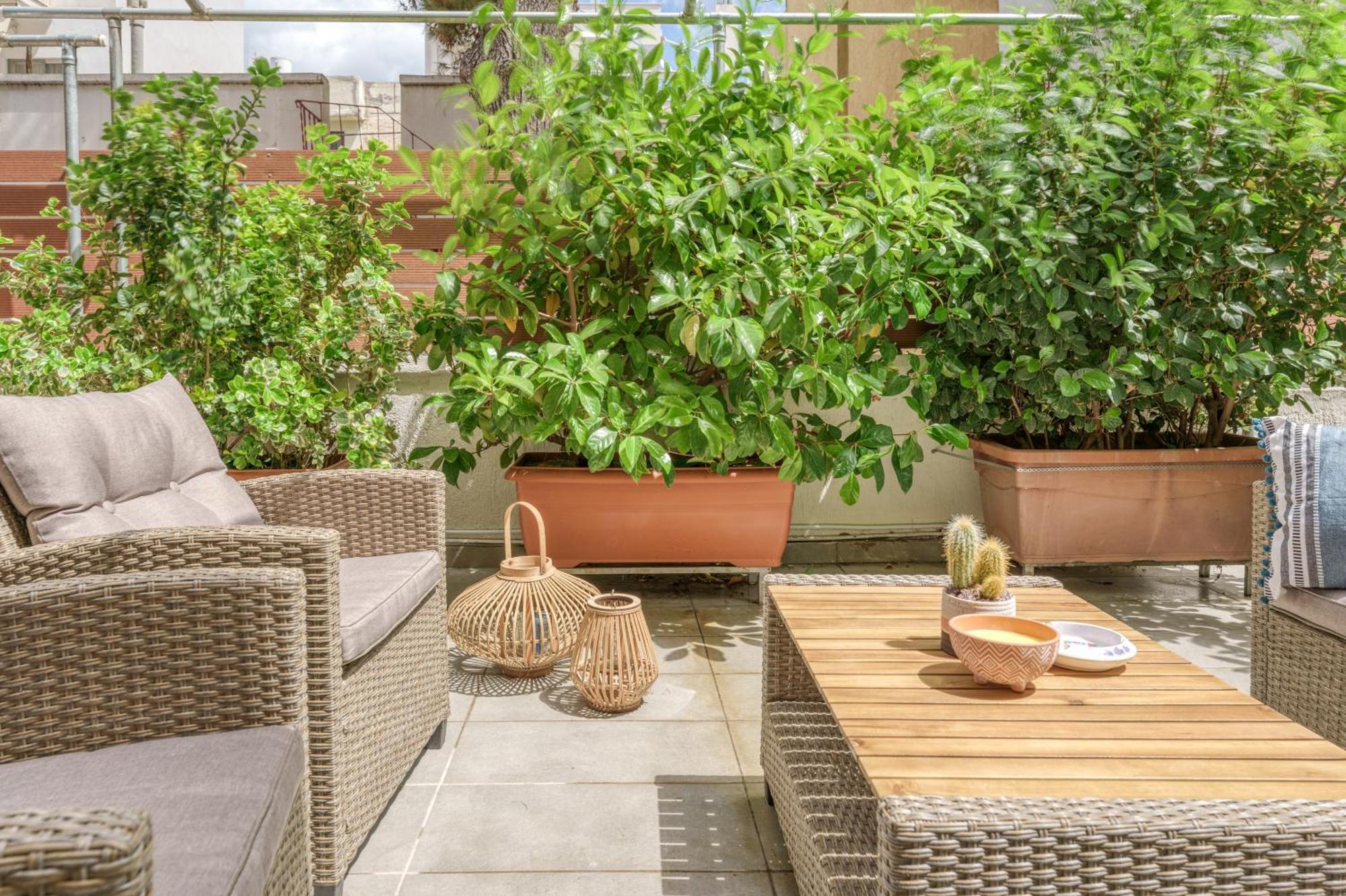 Nostos Apartment, With A Spacious Backyard Луца Экстерьер фото